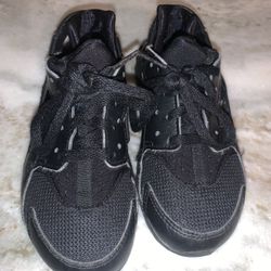 Nike Huraches Boys 12 