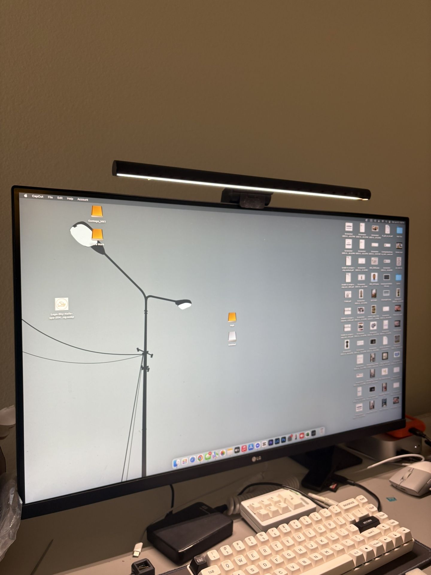 LG Ultrafine 32in