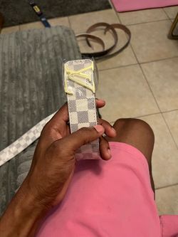 White belt, gold, buckle, and exclusive waste adjustment