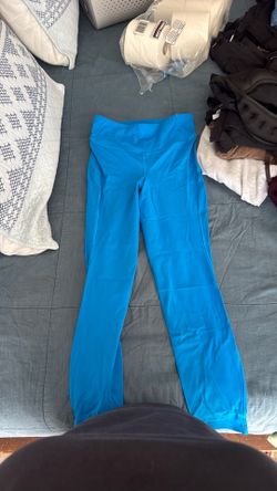 Brand new Lululemon yoga pants size 6