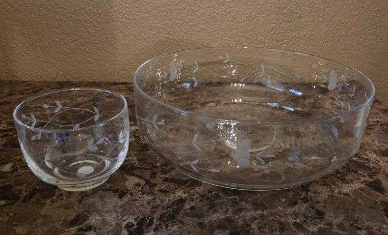 Elegant Glass Chip And Dip Bowl With Etched Floral Design