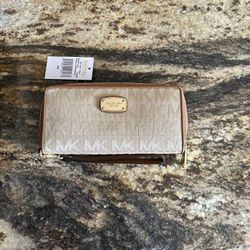 Michael Kors Jet Set Travel Continental Wallet 