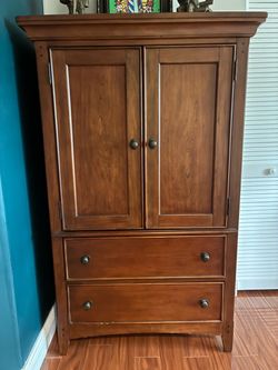 Armoire / Dresser