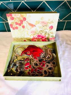 Box of Jewelry Lot of 20 items (see pictures)