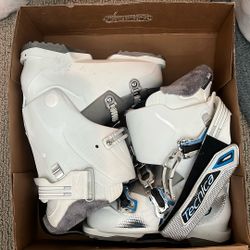 Women’s Ski Boots