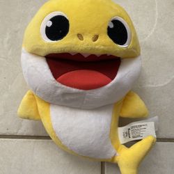 WowWee Pinkfong Baby Shark Singing Official Song Hand Puppet Plush Yellow Shark