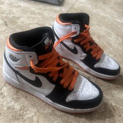 Air Jordan 1 Mid “Shattered Backboard”
