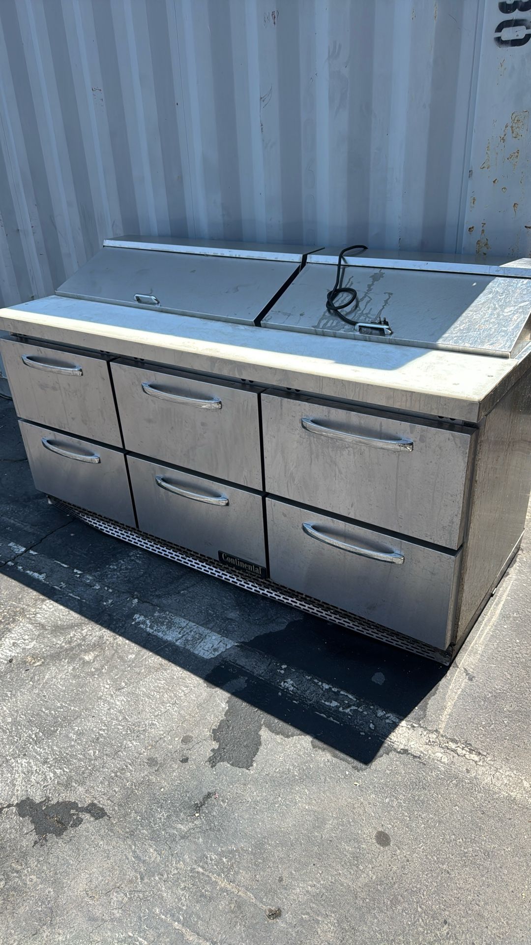 Refrigerator