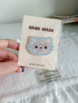 Cute blue and white cat hair clip