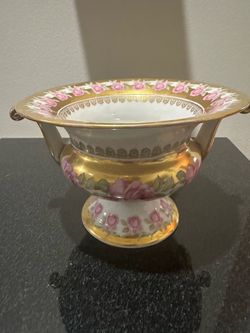 Vase, urn pot gilded porcelain