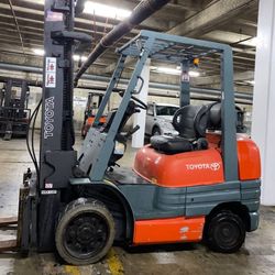 HEAVY DUTY TOYOTA forklift for sale 6600 lb 