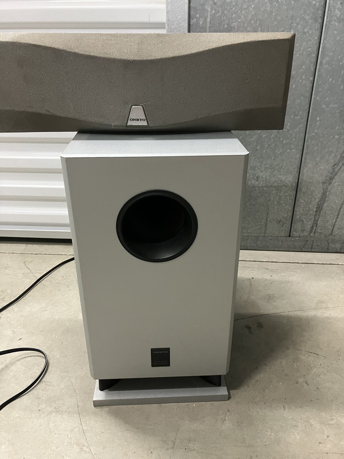 Onkyo subwoofer And Center