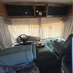 1996 Winnebago Adventurer