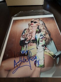 Musician Iggy Azalea Autograph 8x10 Photo 