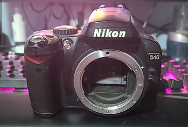 Nikon D D40 6.1 MP Digital SLR Camera - Black (Body Only)