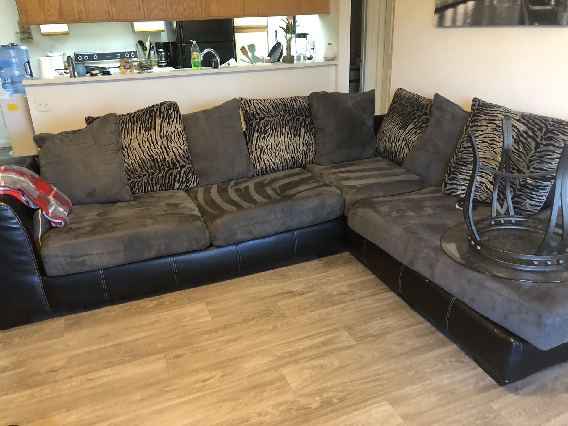 Couch (grey sectional)