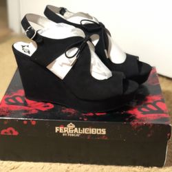 NIB FERGALICIOUS by Fergie Black wedge heels 10