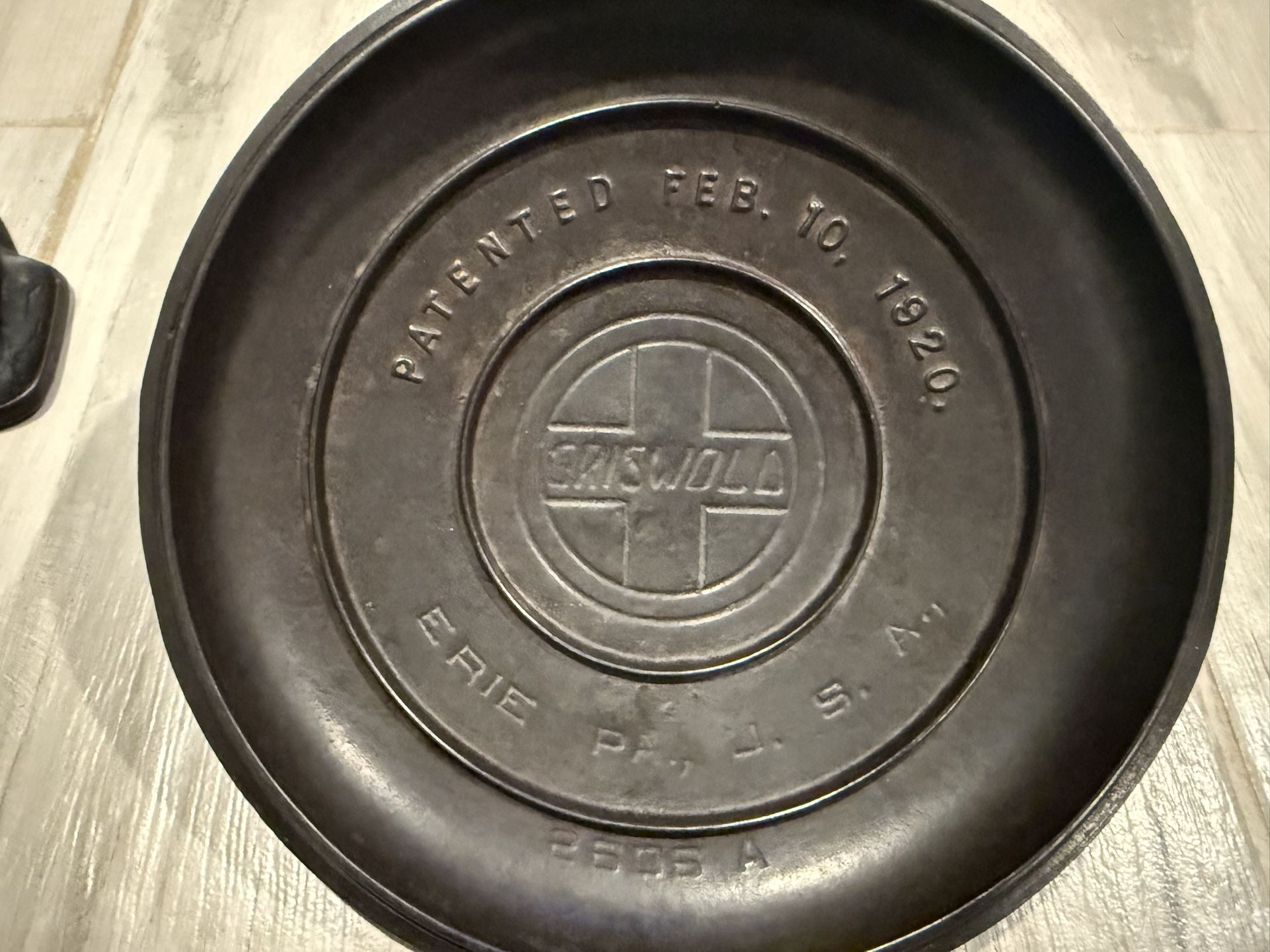Vintage Griswold No. 6 Cast Iron Dutch Oven – “Tite-Top Baster” with Lid (2605 / 2606A)