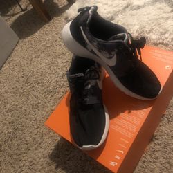 Nike Women’s Shoes Size 8 