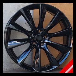 Brand New WEOE-19-7501
TESL 20X7.5 5X114.3 ET35 CB73.1 GLOSS BLACK Wheels