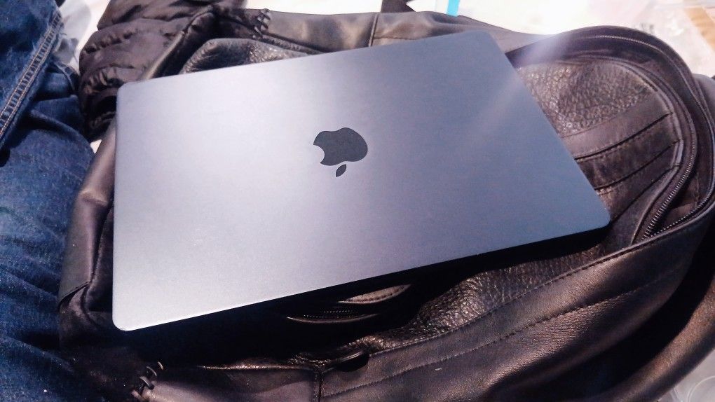 Macbook PRO 2020 m1 (Activation LOCKED)