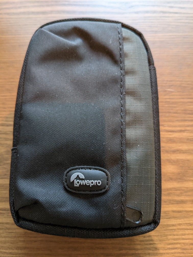 Lowepro Digital Camera Pouch Newport 30