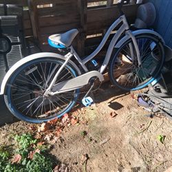 Huffy Beach Cruiser 26 Inch Bicycle 