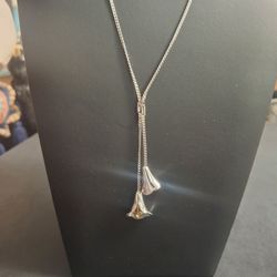 Avon Vintage Late 70's Hanging Silvertone Dangling Calla Lily Lariat Pendant 20" Necklace, Y-Drop Style - Excellent Condition