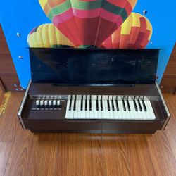 Magnus Electric Organ 