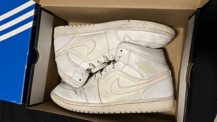 Jordan 1 Mids