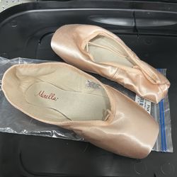 Mirella pointe shoes brand new