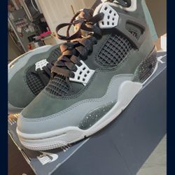 Jordans 4 Retro 