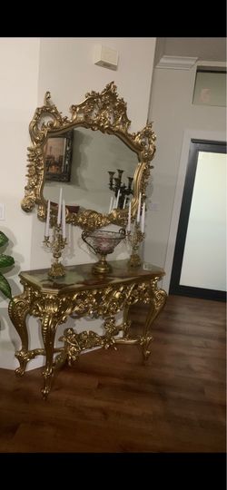 Consola con su espejo