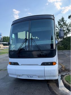 2000 MCI Bus