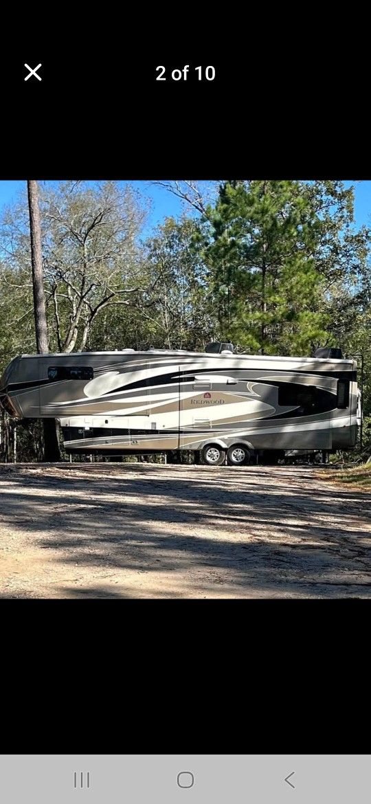 2012 Redwood 5th Wheel Camper