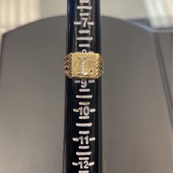 14k Gold Letter ‘L’ Ring Size 8.5