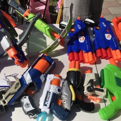 Bonche Grande De Nerf Guns And Assorted