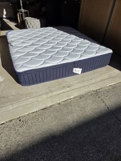 Beautiful King Size Mattress DREAMCLOUD BRAND