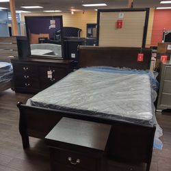Four Piece Queen Bedroom Set Queen Bed Frame Dresser Mirror And Nightstand