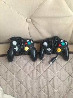 2 GameCube controllers