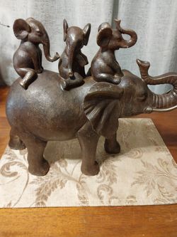 Poly-resin Elephants Statue 16½" Long Mint