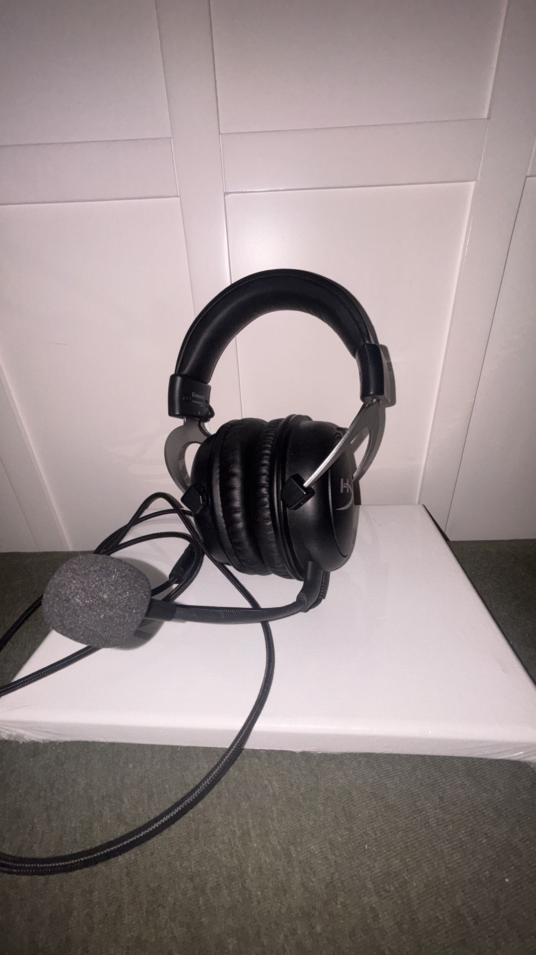 HyperX CloudX, Official Xbox Licensed Gaming Headset, Compatible with Xbox One and Series X|S, Memory Foam Ear Cushions, Detachable Noise-Cancelling M