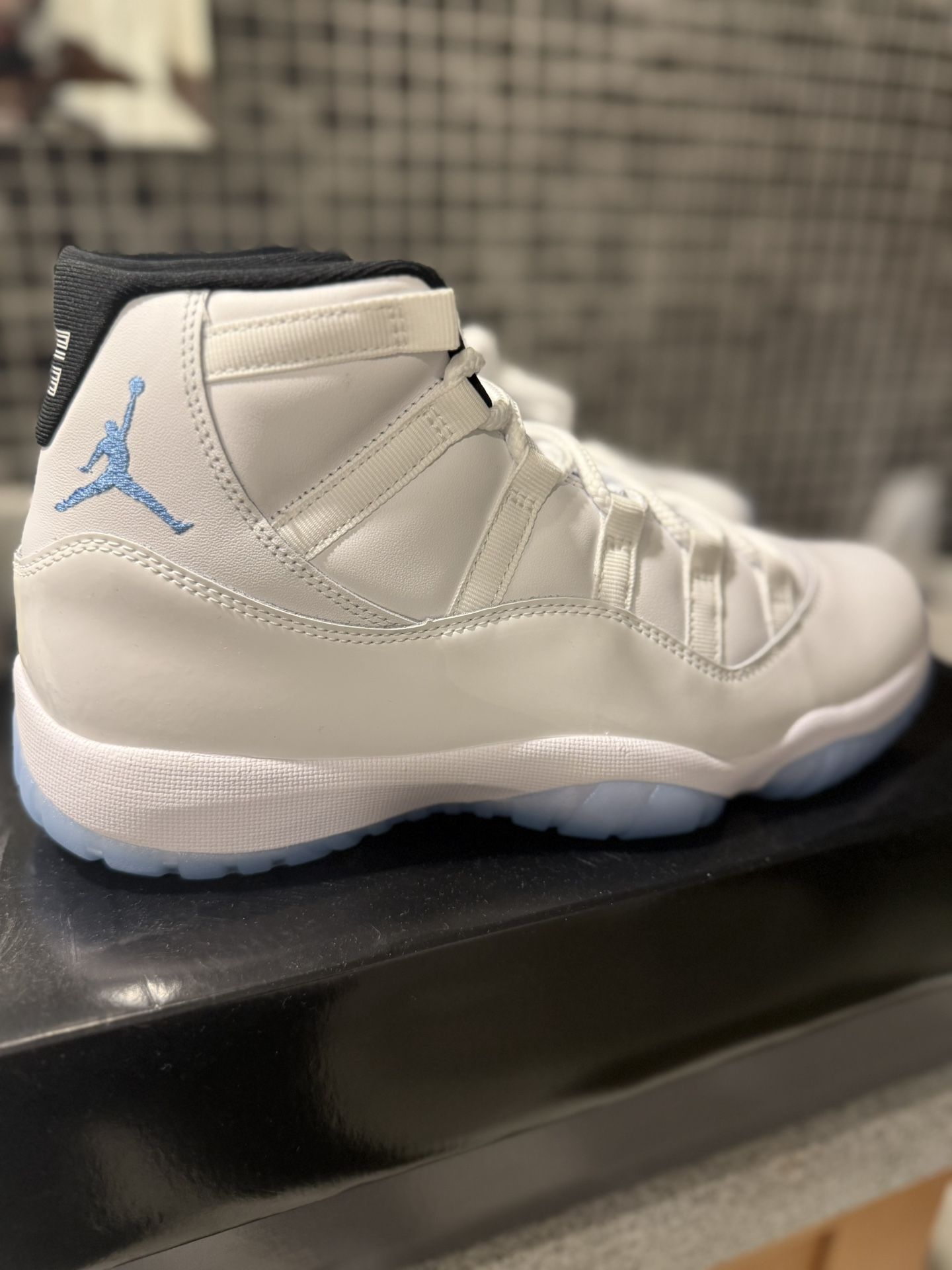 Jordan 11 Retro White/Legend Blue Size 10