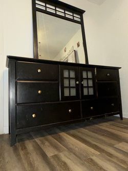 Dresser