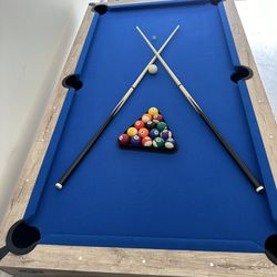 7.5 Ft pool Table Very Good Condition