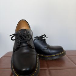 LIKE NEW: Dr. Martens 1461 Oxford Shoes