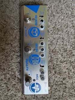 Guitar effects pedals : overdrive, delay, reverb, tremolo, chorus, flanger