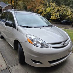 2008  Toyota Sienna 