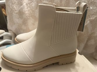 Tom’s Boots Size 8 Woman’s 