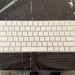 Apple Keyboard 